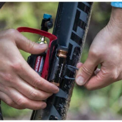 Kit Réparation Tubeless Blackburn Pro Plugger + Cartouche C02 -Vélo Accessoires Soldes Boutique kit reparation tubeless blackburn pro plugger cartouche c02 2